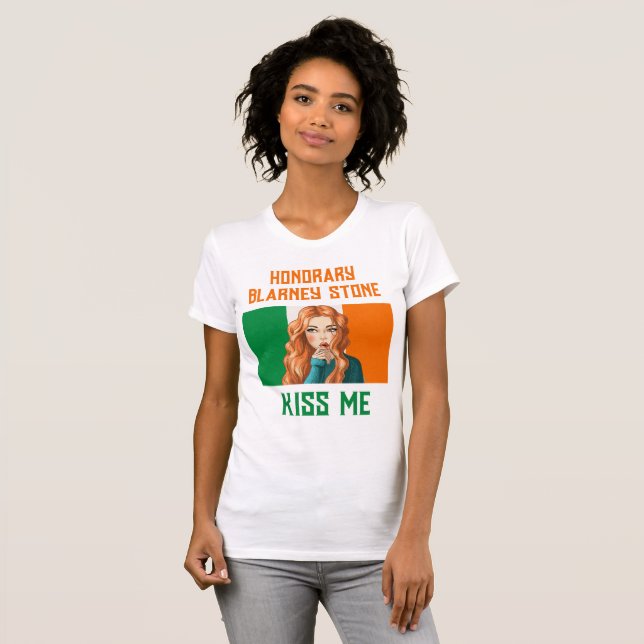 Camiseta HONORARY BLARNEY STONE IRISH LASS BEIJA-ME T-Shirt (Frente Completa)