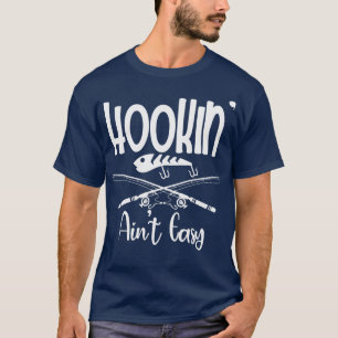 Camiseta Hookin Aint Easy Fish Fisheries
