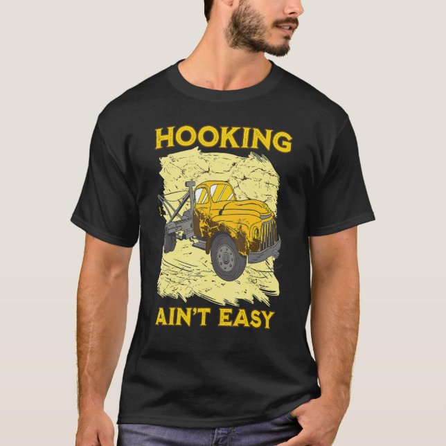 Camiseta Hooking ain't easy Tow Trucker Husband Tow Truck (Frente)