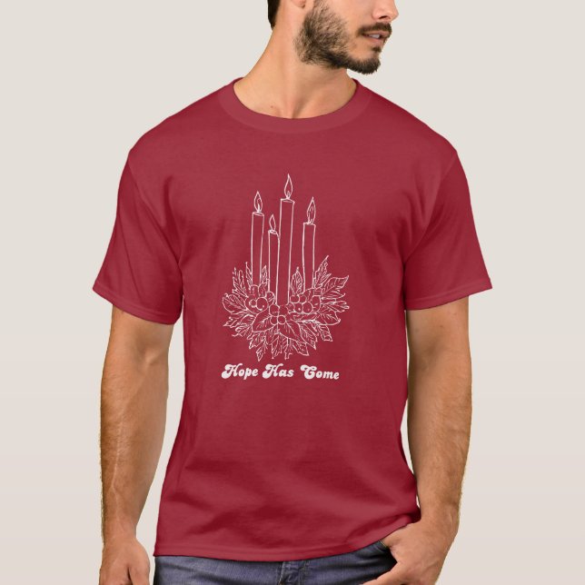 Camiseta Hope Has Come Christmas Candle Illustration (Frente)