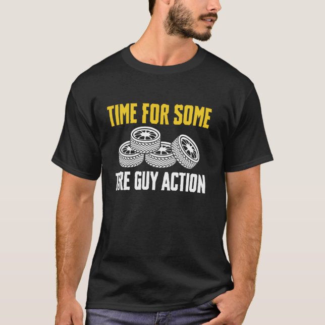 Camiseta Hora de alguma ação do cara dos pneus Aros de roda (Frente)