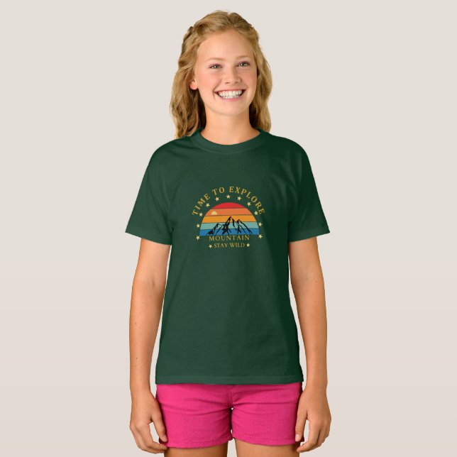 Camiseta Hora de Explorar Montanha – Retro Hiking  (Frente Completa)