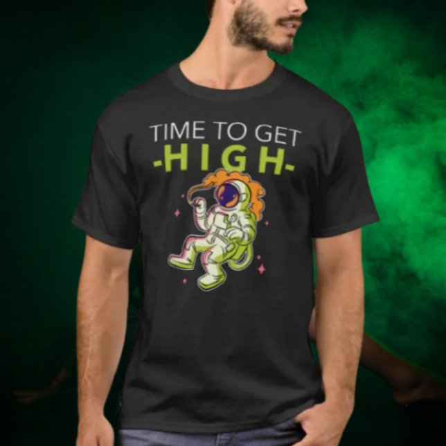Camiseta Hora de se sentir elevado: Astronauta no Espaço (Criador carregado)