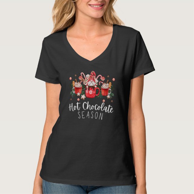 Camiseta Hot Chocolate Season Christmas Gnome Peppermint Mo (Frente)