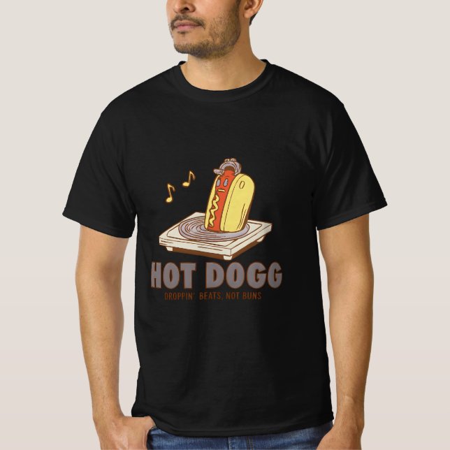 Camiseta Hot Dogg – Droppin’ Beats, Not Buns Funny Tee (Frente)