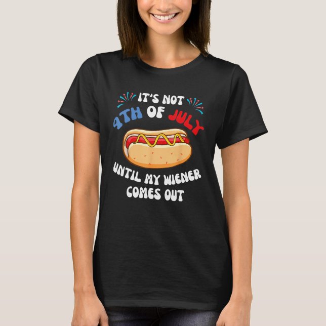 Camiseta Hotdog It s Not 4th of July Until My Wiener Comes  (Frente)