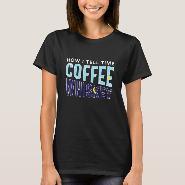 Camiseta How I Tell Time Coffee Whiskey  Booze Caffeine Add (Frente)