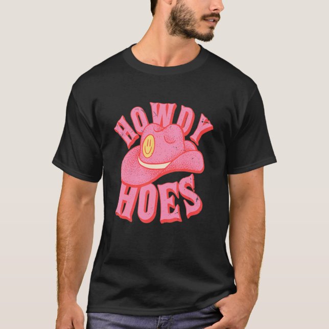Camiseta HOWDY HOES Preppy Aesthetic Creamy Pink Background (Frente)