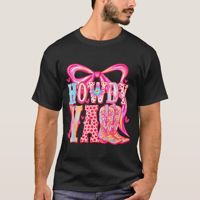 Camiseta Howdy Yall Cowboy Boots Coquette Bow Western Valen (Frente)