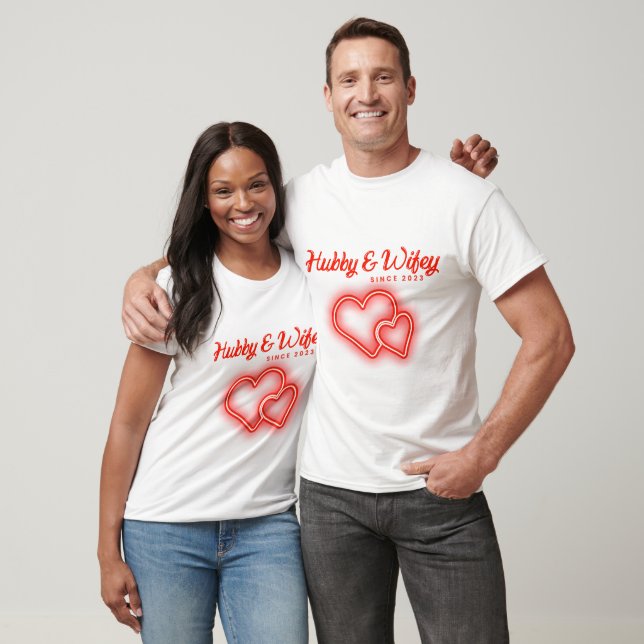 Camiseta Hubby & Wifey desde 2023 (Unissex)