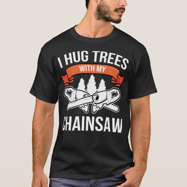 Camiseta Hug Tres Chainsaw Lumberjack Forest Colf (Frente)