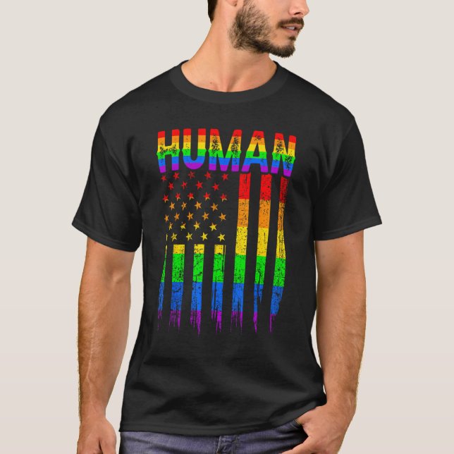 Camiseta Human USA Flag LGBT Gay Pride Month Rainbow Suppor (Frente)