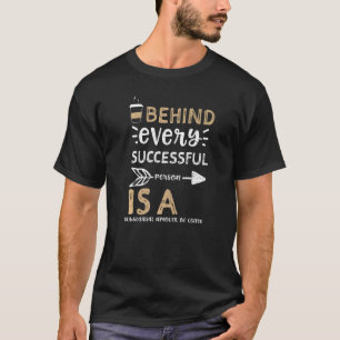 Camiseta Humor Atrás de qualquer pessoa bem sucedida é um s