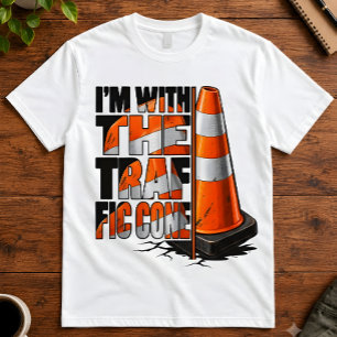 Camiseta Humor de Halloween Estou Com a Festa do Cone de Tr