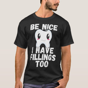 Camiseta Humor Dental Seja Legal Eu Tenho Enchimentos També