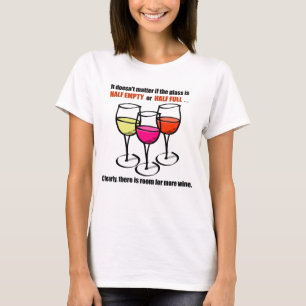 Camiseta Humor meio vazio de vidro do vinho