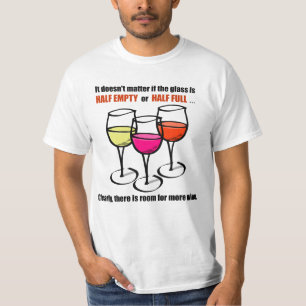 Camiseta Humor meio vazio de vidro do vinho