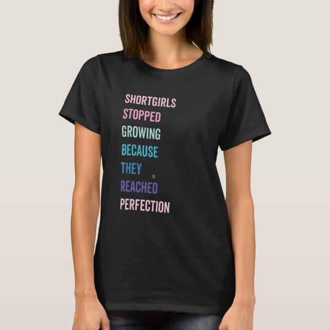 Camiseta Humor Short Girls Parou De Crescer Dizendo (Frente)
