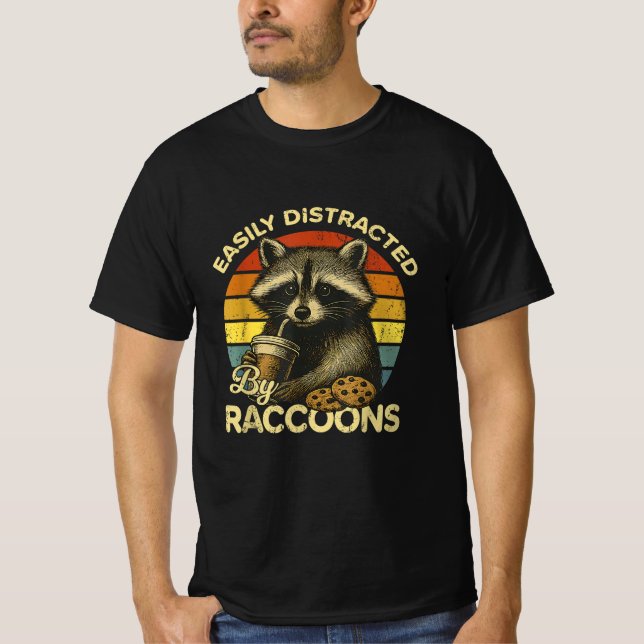 Camiseta Humor Unhinged And Feral Raccoon Cowboy Trash  (Frente)