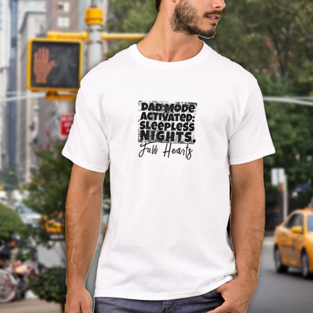 Camiseta Humorous Apresenta Letra Preta do Primeiro Pai Dia (Criador carregado)