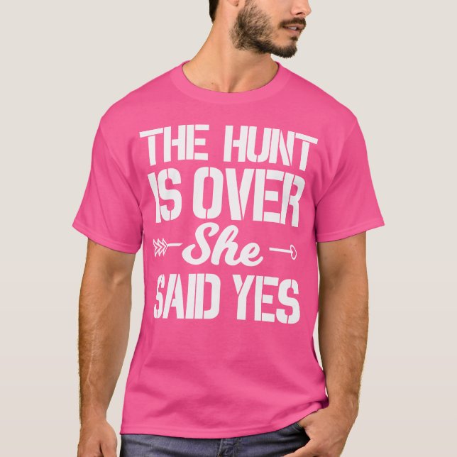 Camiseta Hunt Está Acabado Ela Disse Sim Noivado De Casamen (Frente)