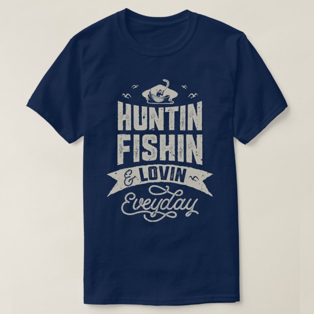 Camiseta Huntin Fishin e Lovin Cotidianamente Hunting Fishe (Frente do Design)