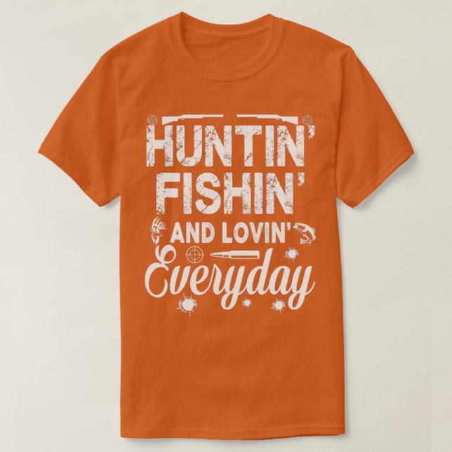 Camiseta Huntin Fishin Lovin Cotidianos Pais (Frente do Design)