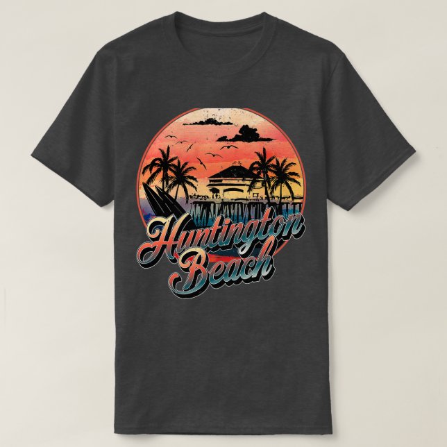 Camiseta Huntington Beach Pier Vintage Sunset Surfboard Sur (Frente do Design)