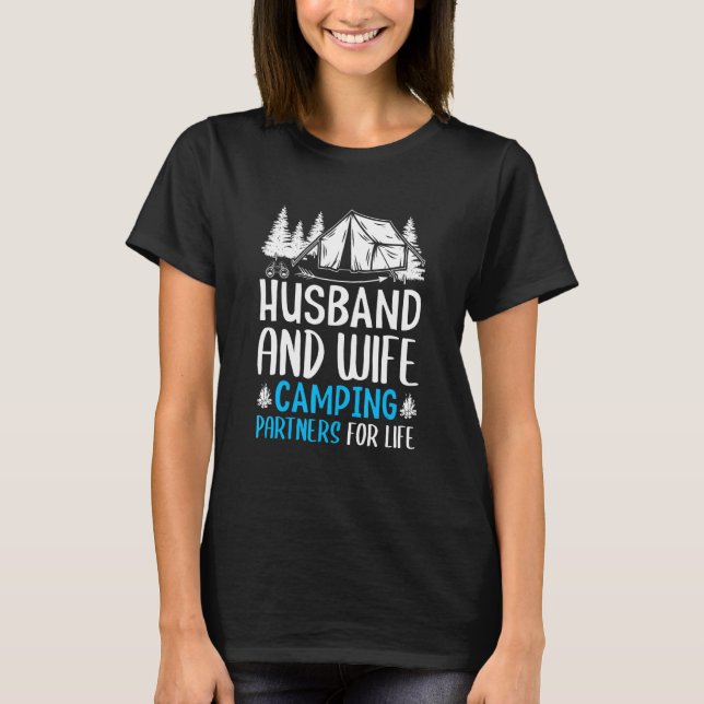 Camiseta Husband and Wife Camping Partners for Life  Camper (Frente)
