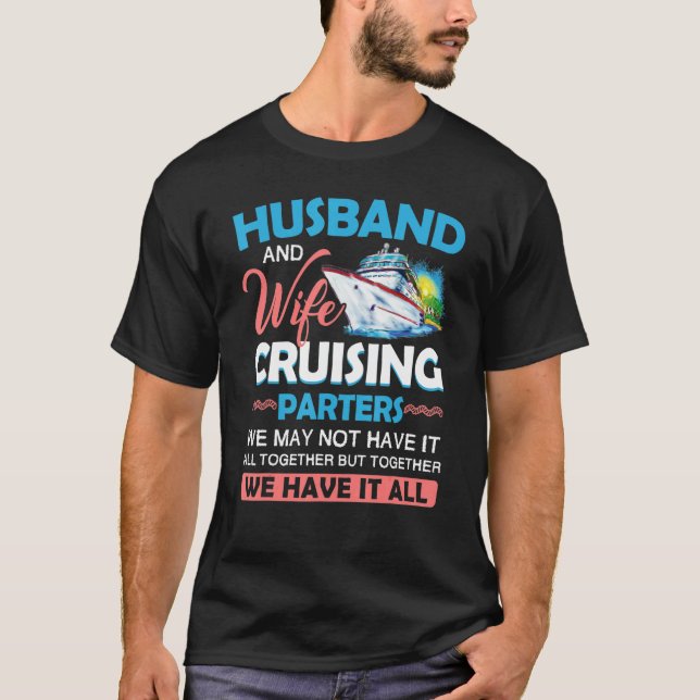 Camiseta Husband And Wife Cruising Partners Pun Funny Coupl (Frente)