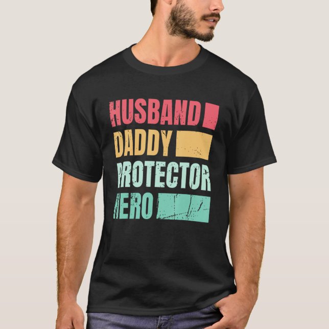 Camiseta Husband Daddy Protector Hero_1 (Frente)