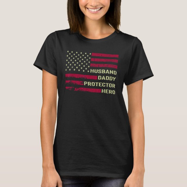 Camiseta Husband Daddy Protector Hero Fathers Day Gift For  (Frente)