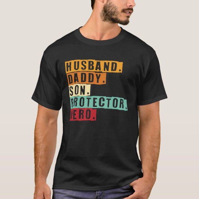 Camiseta Husband Daddy Son Protector Hero World Bester Papa (Frente)