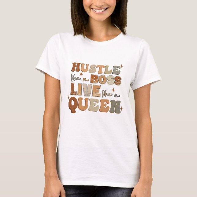 Camiseta Hustle Como Um Chefe Vive Como Uma Rainha Negra (Frente)