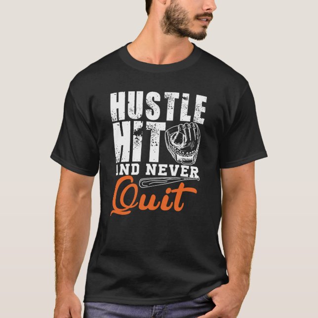 Camiseta Hustle, Hit, Never Quit – Baseball Grind Life (Frente)