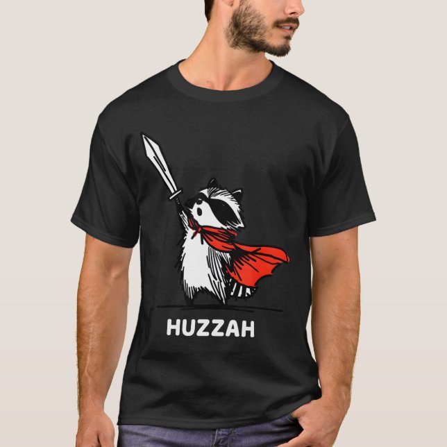 Camiseta Huzzah Raccoon Knight Funny Sword Meme Quote  (Frente)