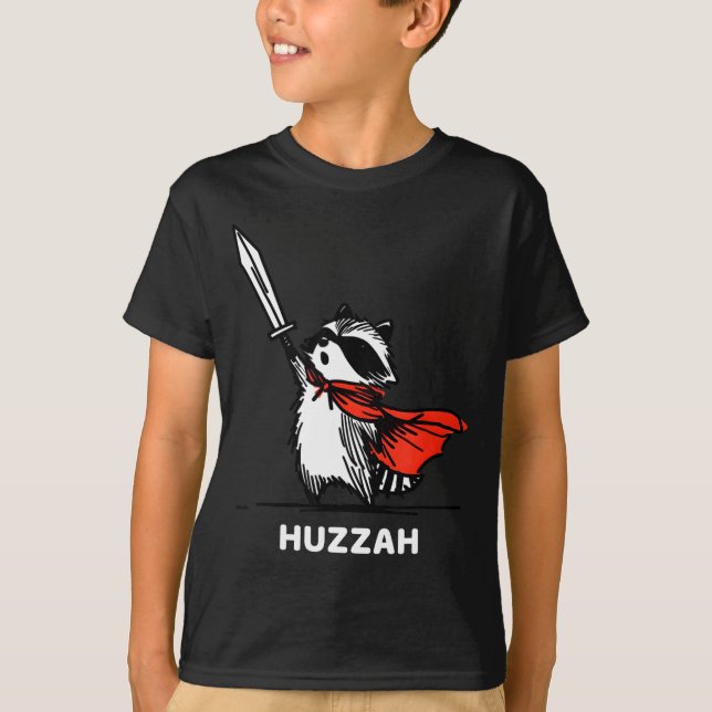 Camiseta Huzzah Raccoon Knight Funny Sword Meme Quote  (Frente)