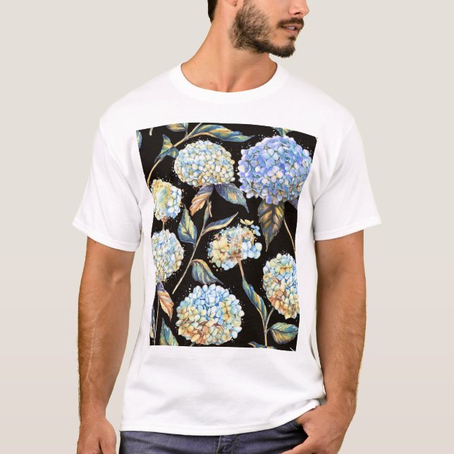 Camiseta Hydrangea Watercolor Azul: Padrão Escuro Sem Costu (Frente)