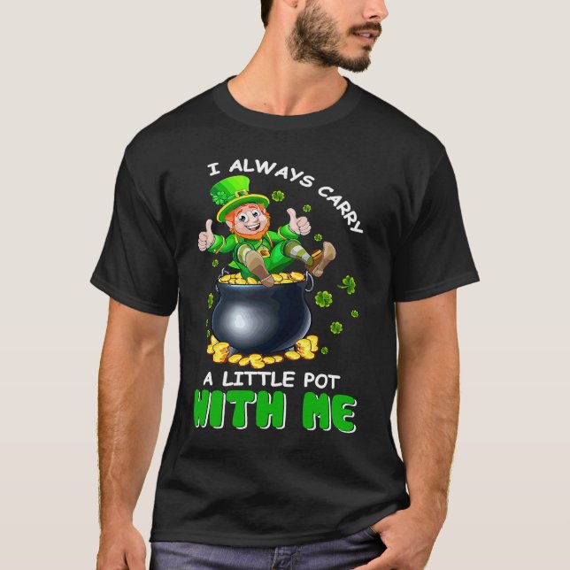 Camiseta I Always Carry A Little Pot With Me Funny St Patri (Frente)