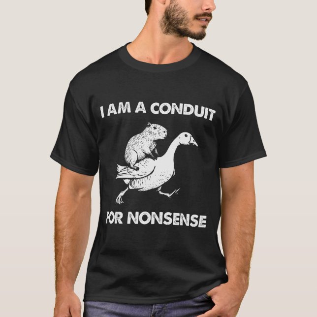 Camiseta I Am A Conduit For Nonsense Capybara Goose Meme  (Frente)