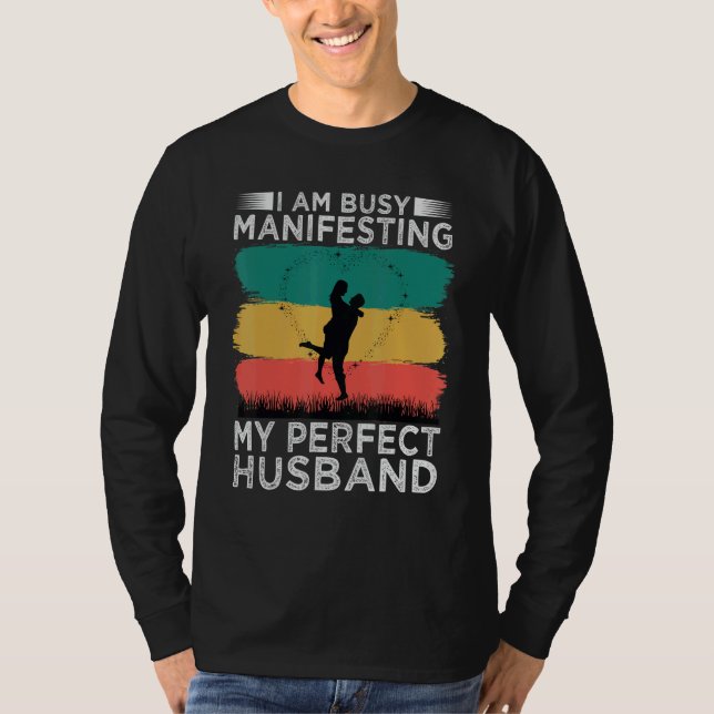 Camiseta I Am Busy Manifesting My Perfect Husband   Relatio (Frente)