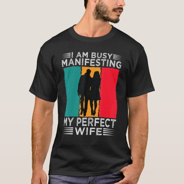 Camiseta I Am Busy Manifesting My Perfect Wife   Relationsh (Frente)