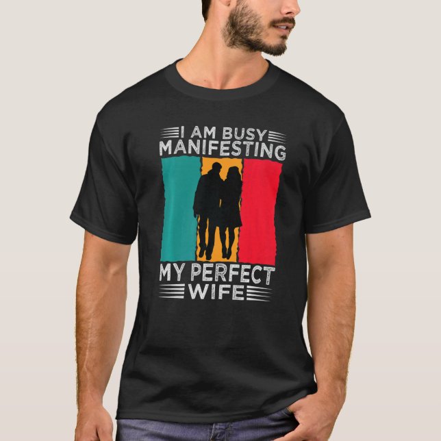 Camiseta I Am Busy Manifesting My Perfect Wife  Relationshi (Frente)