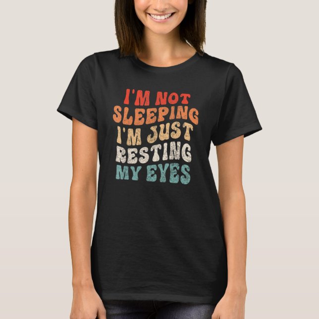 Camiseta I Am Not Sleeping I'm Just Resting My Eyes Funny G (Frente)