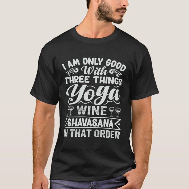 Camiseta I Am Only Good With Three Things Yoga Wine Shavasa (Frente)