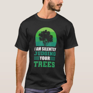 Camiseta I Am Silently Judging Your Trees Lumberjack Arbor