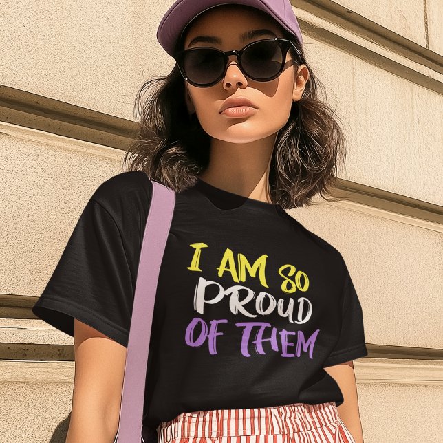 Camiseta I Am So Proud of Them Nonbinary Mom (Criador carregado)
