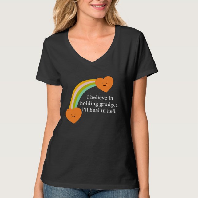 Camiseta I Believe In Holding Grudges Rainbow Heart (Frente)