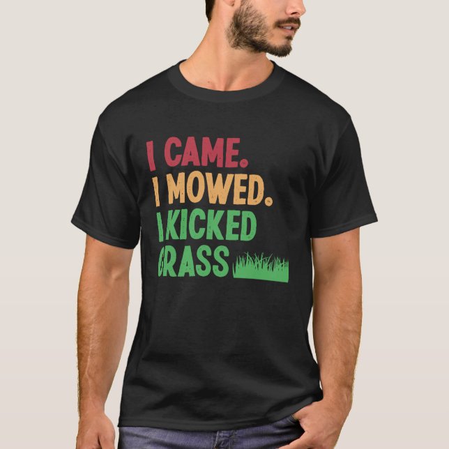 Camiseta I Came I Mowed I Kicked Grass  Lawn Mowing Gardene (Frente)