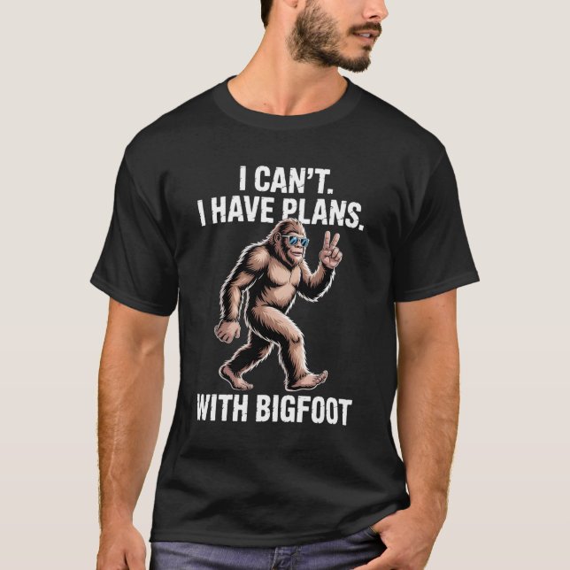 Camiseta I Can't I Have Plans With Bigfoot Funny Sasquatch  (Frente)